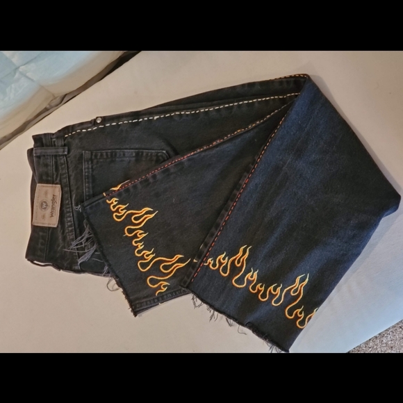 black wrangler wide leg jeans, with hand embroidered details - Picture 4 of 6